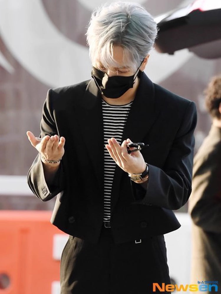 Jackson Wang Same Style Black Padded Shoulder Small Suit Men Trendy Easiest for Match Casual Lapel Short Jacket Suit Tops